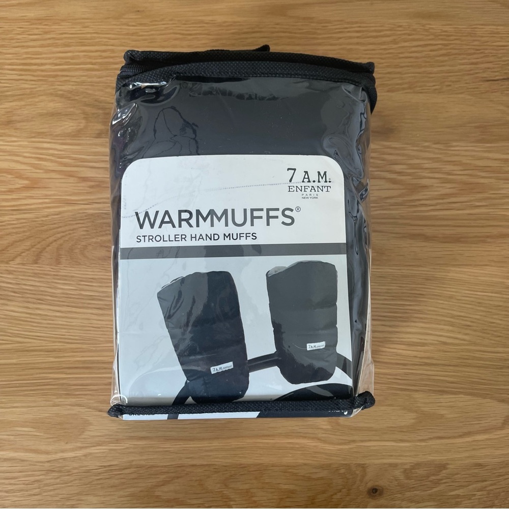 7 A.M. Enfant Black Warmmuffs Gloves